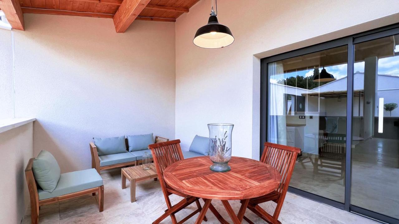 Apartamento Les Logis De Cocagne Saint-Rémy-de-Provence Exterior foto